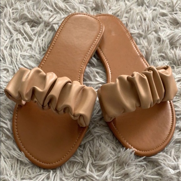 RUFFLE SANDALS - Picture 1 of 1